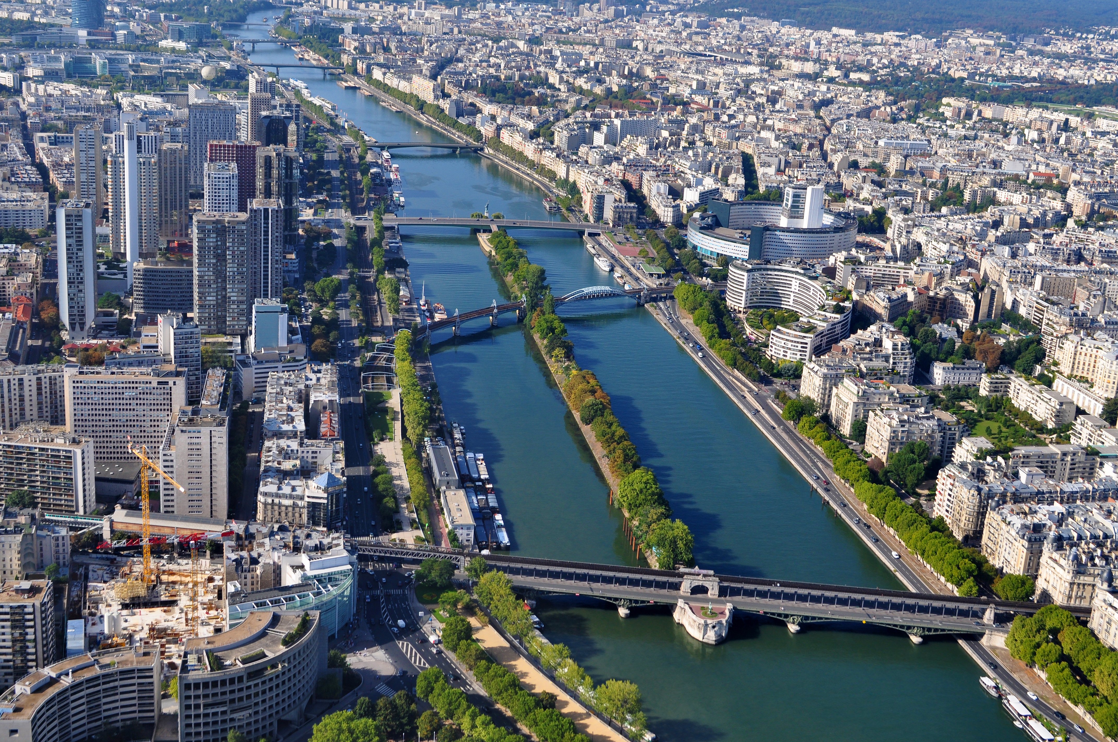 aerial-view-paris-with-skyscrapers