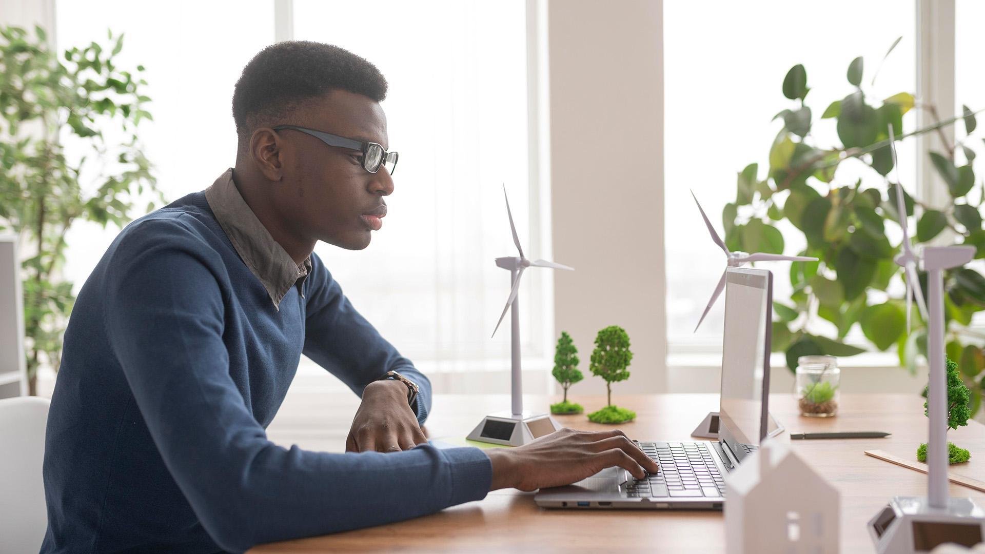 Découvrez comment l'Energy Management d'AVELTYS peut piloter l'exploitation de vos bâtiments en réalisant des économies d'énergie.