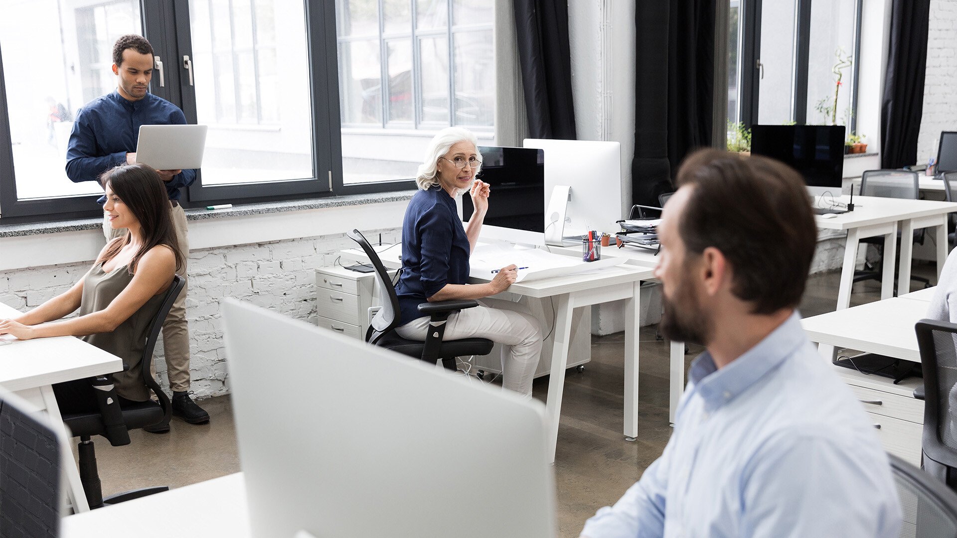 Découvrez comment réduire la vacance locative des bureaux en adaptant l'offre immobilière et en optimisant la performance énergétique et environnementale des bâtiments.