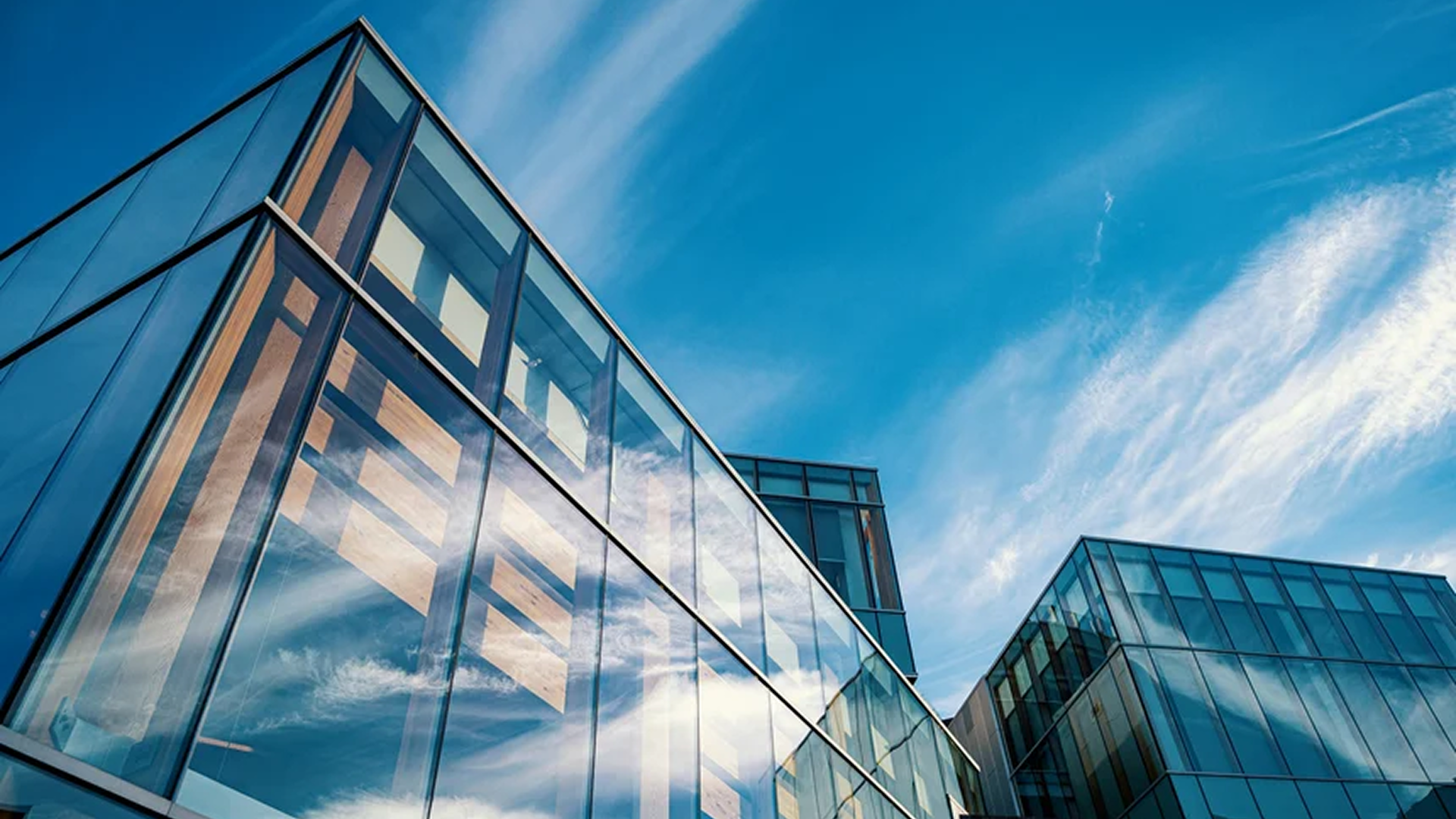 Découvrez les 8 étapes d'accompagnement d'AVELTYS pour maximiser la valeur de vos actifs immobiliers tertiaires tout en réduisant la vacance locative.