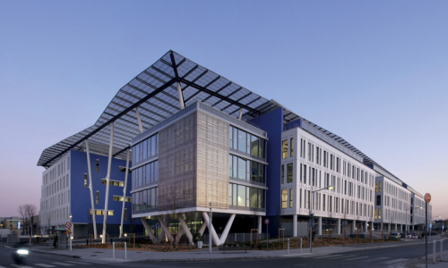 Exploitez le bâtiment SPRING à Nanterre avec une garantie de performance. Profitez de services d'exploitation