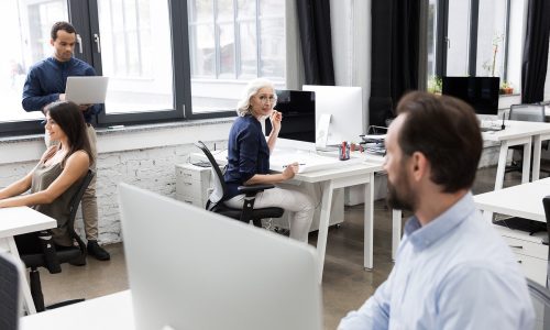 Découvrez comment réduire la vacance locative des bureaux en adaptant l'offre immobilière et en optimisant la performance énergétique et environnementale des bâtiments.