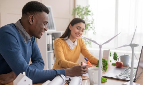 Découvrez comment le Responsable d'Exploitation et Services et l'Energy Manager d'AVELTYS travaillent pour garantir vos charges.