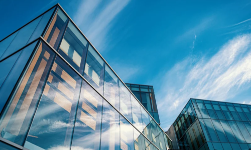 Découvrez les 8 étapes d'accompagnement d'AVELTYS pour maximiser la valeur de vos actifs immobiliers tertiaires tout en réduisant la vacance locative.